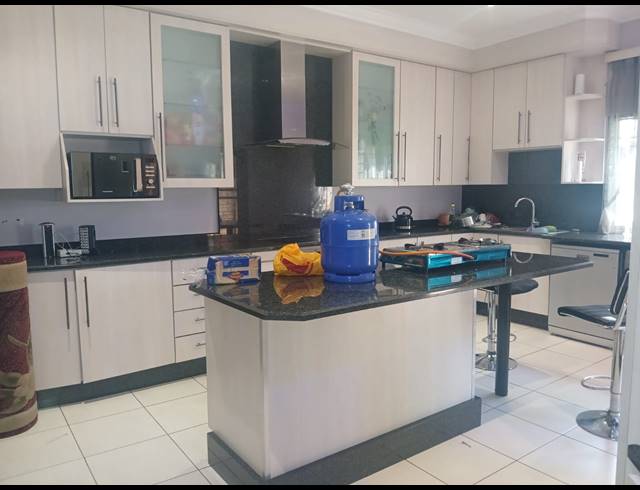 3 BEDROOM FREEHOLD FOR SALE IN NORTHMEAD